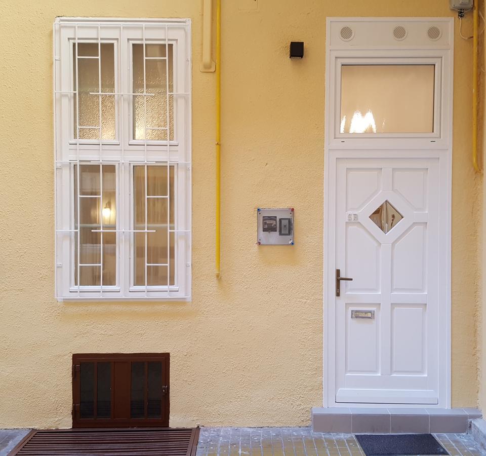Authentic Akacfa Apartment, Budapest